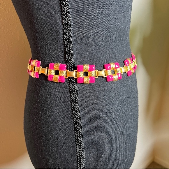 ESCADA Women’s Vintage Fuchsia Gold Tone Gift Box Chain Link Belt Made in Spain main image 4